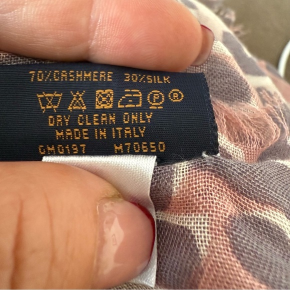 Louis Vuitton x Stephen Sprouse Pink and Gray Animal Print Scarf - Picture 5 of 5